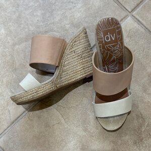 DV by Dolce Vita Women's Tan and Cream Wedges